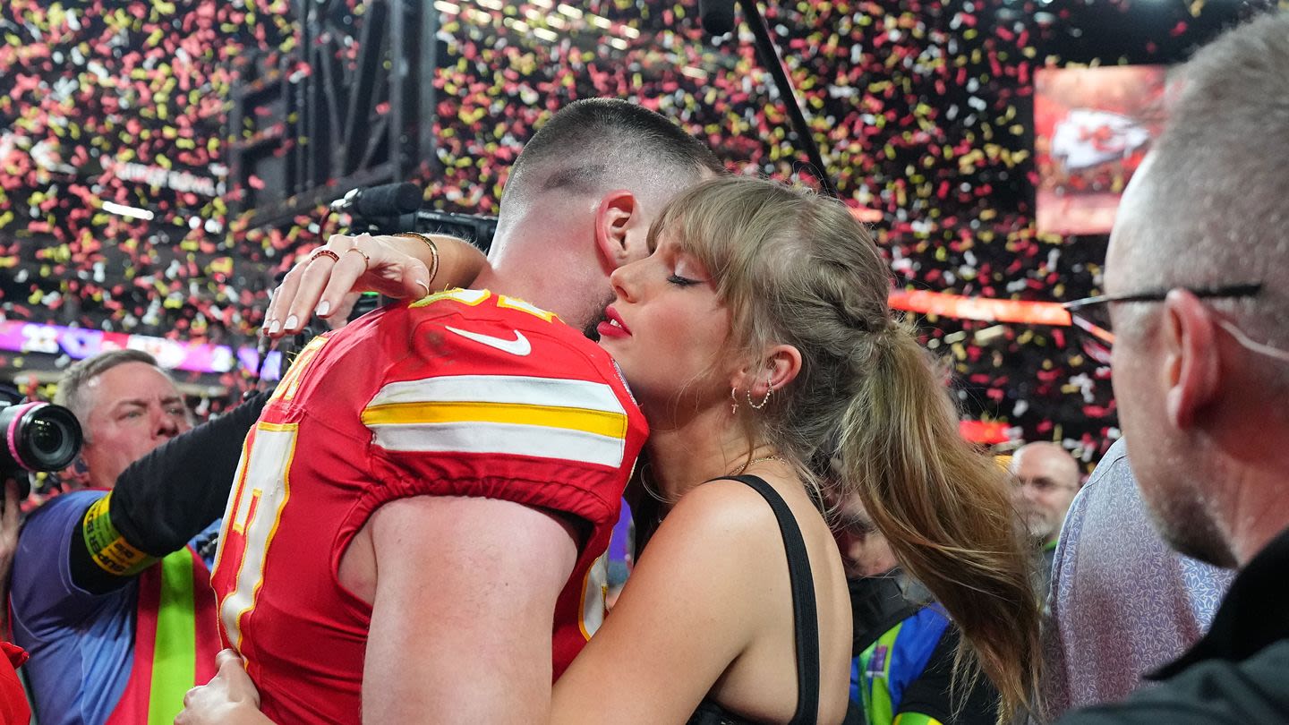 Taylor Swift Went Out Of Her Way To Publicly Support Travis Kelce At His Super Bowl Ring Ceremony