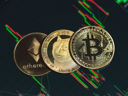 Bitcoin, Ethereum, Dogecoin In The Red Again, Analyst Reveals Downside Target