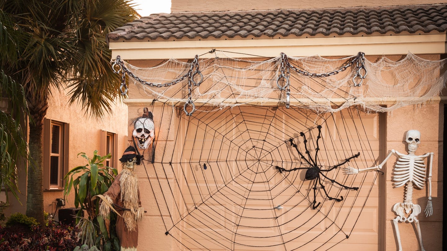 Need Outdoor Halloween Decor Inspo? Here Are 62 Ideas to Try