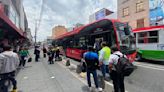 Mujer muere al ser arrollada por Metrobús en CDMX