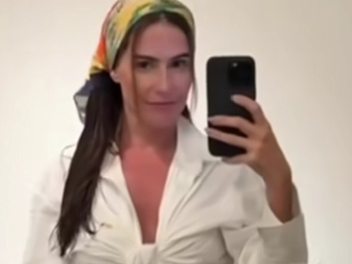 Deborah Secco atualiza camisa branca com truque fashion