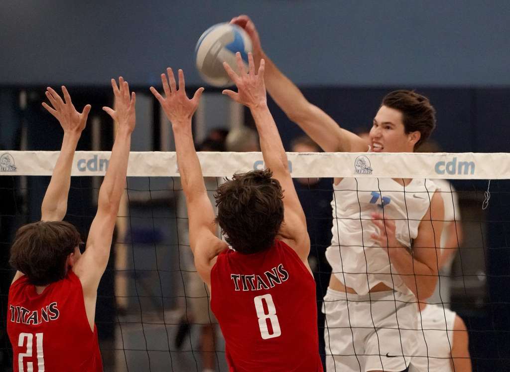 Corona del Mar boys volleyball beats Tesoro, moves closer to CIF-SS final