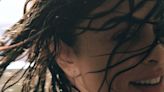 Juliana Paes posa com os cabelos molhados em novo clique encantador