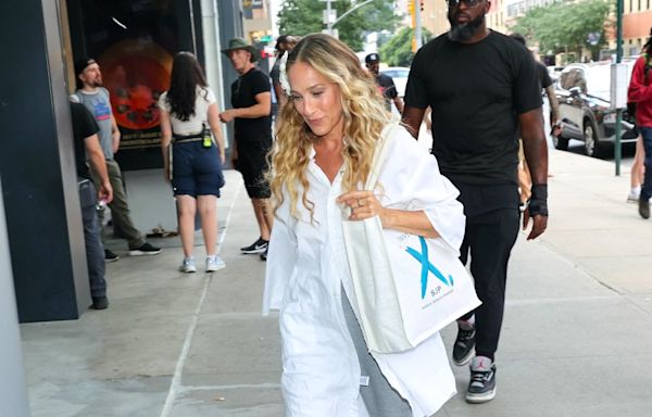 We Found a Similar Shirt to What Sarah Jessica Parker Wore in NYC for Just $27