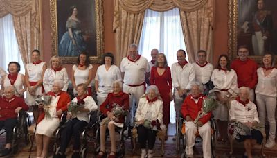 Pamplona homenajea a ocho mujeres de entre 99 y 104 años en el Día de las Personas Mayores en San Fermín
