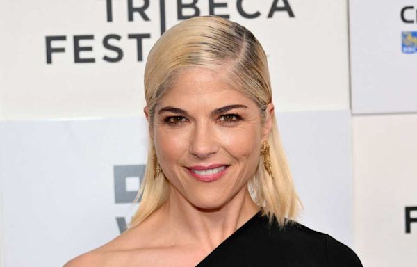 Fans Gush Over ‘Absolutely Breathtaking’ Video of ‘Glamorous’ Selma Blair Attending Paris Fashion Show