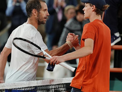 Sinner derrota al veterano Gasquet para pasar a tercera ronda en París