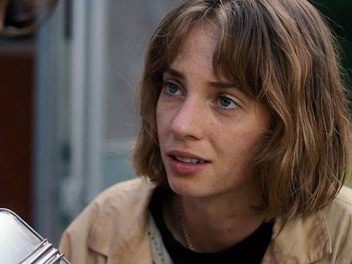 Stranger Things' Maya Hawke won't give out season 5 spoilers, even to her dad Ethan Hawke