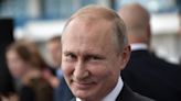 Exiled Russian economist says Putin will 'laugh' at losses from the EU embargo on Russian oil and won't change course in Ukraine