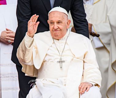 “Si pudieras hacer un milagro ¿qué harías?”. Con preguntas de todo tipo, incluso sobre el Mundial, el papa Francisco estrenó su primera Jornada Mundial de los Niños