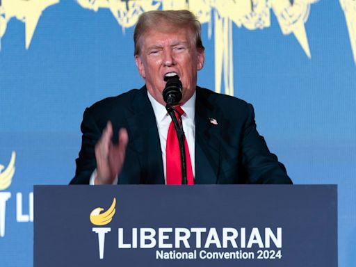 Trump se enfrentó a reacciones muy encontradas en la Convención Nacional Libertaria - La Opinión