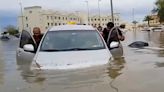 Las imágenes de la histórica tormenta en Dubai: llovió en horas la misma cantidad de agua que cae en un año y medio