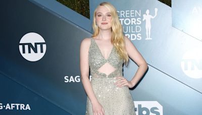 Dakota Fanning recibe un par de zapatos nuevos por su cumpleaños, cortesía de Tom Cruise