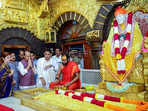 Hindu outfit removes Sai Baba statues from Varanasi temples