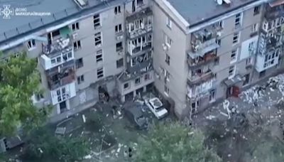 Tres muertos tras el impacto en Ucrania de un misil ruso contra un edificio de viviendas en Mykolaiv