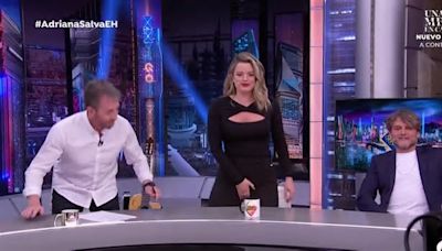 "Para la máquina": Pablo Motos detiene la entrevista de Adriana Torrebejano y Salva Reina en 'El Hormiguero'