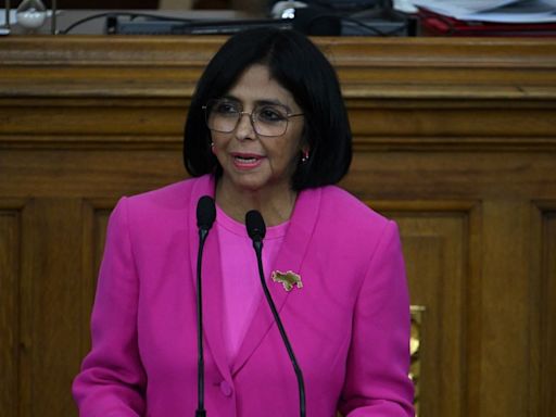 “No cualquiera puede entrar a Venezuela”, dice vicepresidenta Delcy Rodríguez mientras el Gobierno impide entrada al país de varios exmandatarios