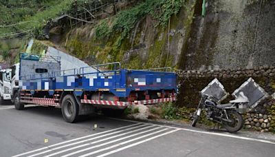 男騎士自撞路邊大貨車死亡 警依過失致死函送大貨車駕駛