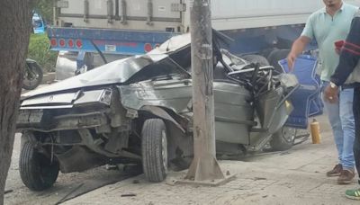 Accidente en la calle 13 de Bogotá dejó dos heridos: salieron ilesos de milagro y el vehículo quedó destruido