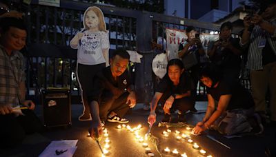 Activistas prodemocracia celebran vigilia por fallecida en huelga de hambre en Tailandia