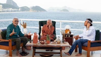 Gilberto Gil e Ailton Krenak se reúnem com o ambientalista indiano Satish Kumar em documentário