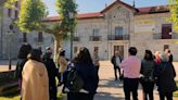 El historiador salense Daviz Azpiazu, guía de las visitas especiales de estos días al monasterio: 'La gente pregunta mucho por el futuro'
