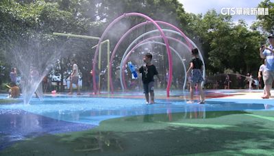 中科公園戲水區放水間隔久 孩子坐地板玩髒水