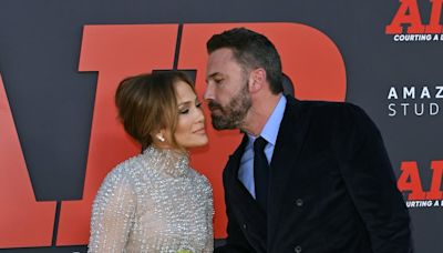 Jennifer López y Ben Affleck, por separado en su segundo aniversario de bodas