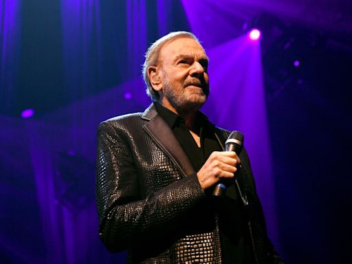 Neil Diamond Manages An Impressive Comeback With His Biggest Hit