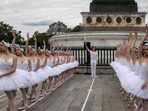 Paris Olympics opening ceremony dancers call off strike after reaching pay deal, union says