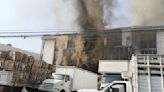 Sofocan incendio en fábrica de cartón en Tlalnepantla