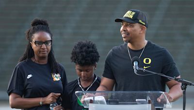 Oregon football celebrates life of former Duck Khyree Jackson at vigil