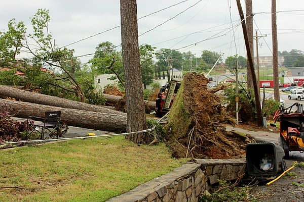 VIDEO, PHOTOS: Red Cross shelter opens at St. Luke's | Arkansas Democrat Gazette