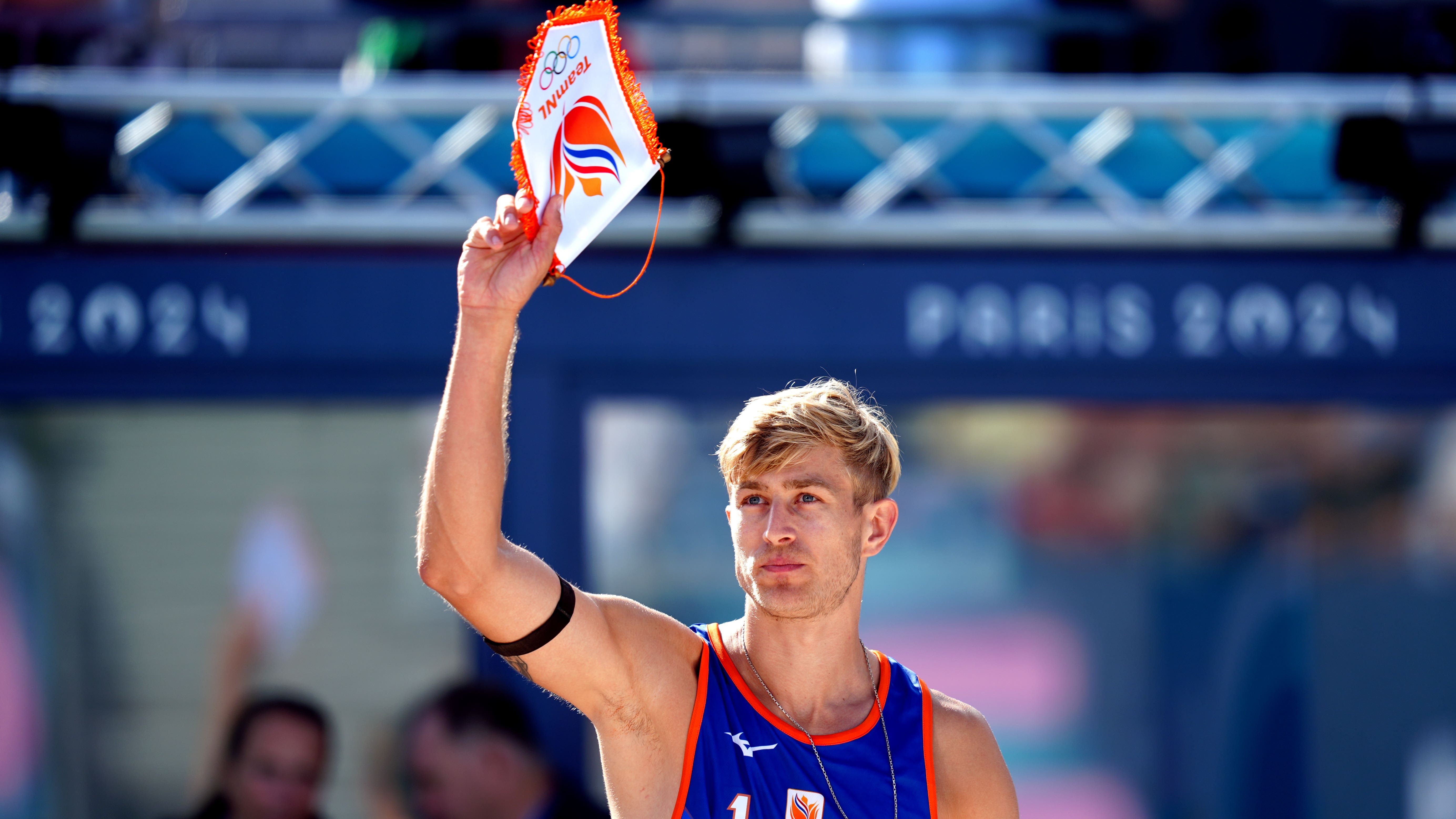 Crowd boos convicted child rapist Steven van de Velde at beach volleyball