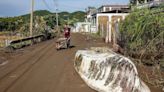 El río se metió en sus casas: un poblado de Puerto Rico pasa apuros tras el huracán Fiona