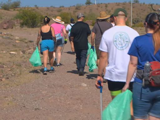 Dozens of volunteers clean up Papago Park in Phoenix for Earth Day