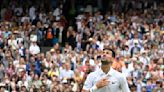 Djokovic se recupera de desvantagem de dois sets para ir à semifinal em Wimbledon