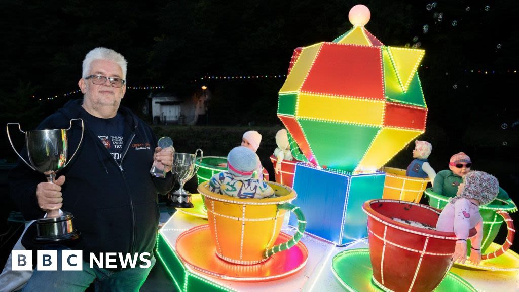 Spectators crown winning boat at annual Matlock illuminations