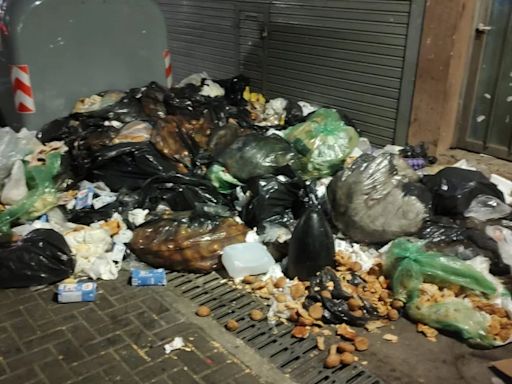 Una protesta de Camioneros afecta la recolección en CABA y se acumula la basura en las calles