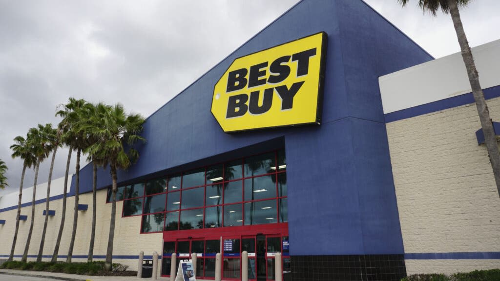 Best Buy Q1 Earnings: EPS Beat, Restructuring Charges, CEO Confident in Strengthening Position in Computing and Appliances