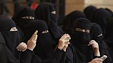 Arábia Saudita regista momento histórico com primeiro desfile de fato de banho