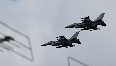 US senator calls on retired F-16 pilots to come 'fight for freedom' in Ukraine after meeting with Zelenskyy