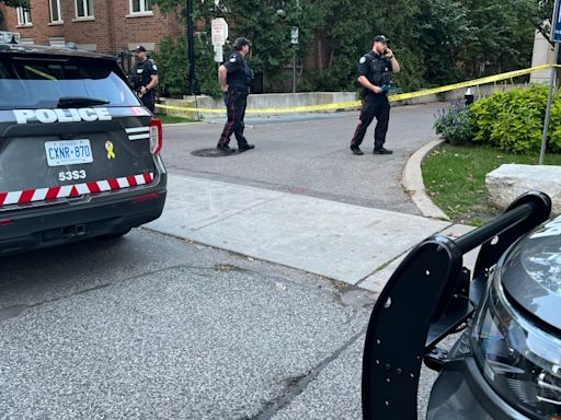 Cop in hospital after being shot in midtown Toronto; shooter in custody