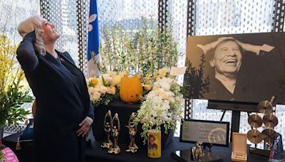 Quebecers pay respects to Jean-Pierre Ferland ahead of national funeral