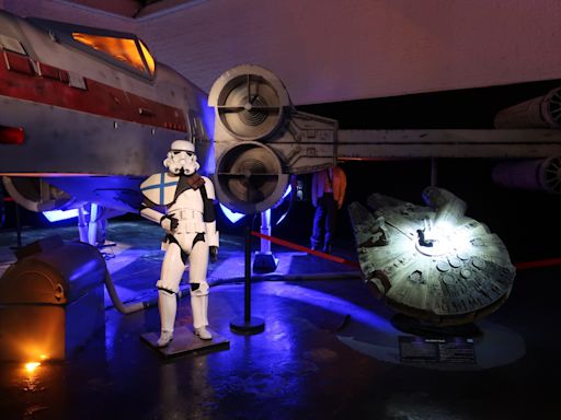 Una exhibición de aficionados de Star Wars reúne en Berlín cientos de objetos de la saga