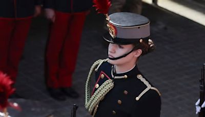 La princesa Leonor, la mejor testigo de la jura de bandera del rey Felipe en Zaragoza: con aplomo, orgullo y de uniforme