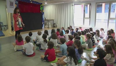 Una obra de títeres con internos de A Lama llega a los colegios de Vigo