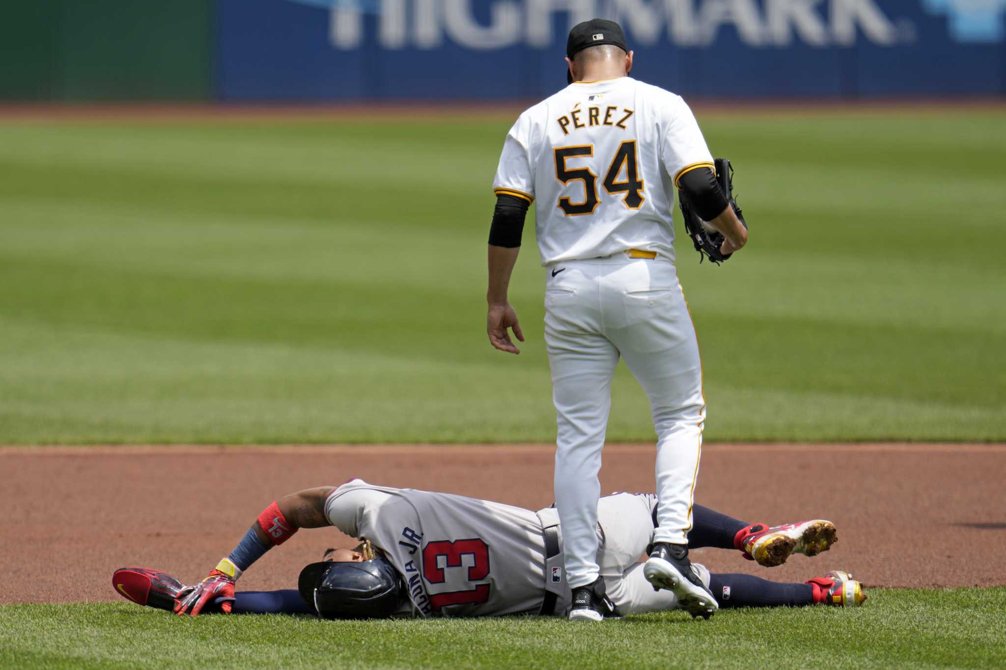 Acuña expects to go on injured list because of knee, gets hurt as Sale, Braves top Pirates 8-1