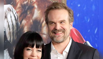 "Es war heiß": Lily Allen über David Harbours Verführungsmethode