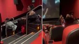 Realizó comentarios en tono elevado y fuera de lugar en un cine y la terminaron expulsando de la sala